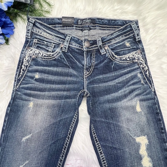 👖NWT($105)🤩|•SILVER JEANS•| Tuesday Low Rise Boot Cut Jeans Size 27x31👖 - Picture 3 of 12